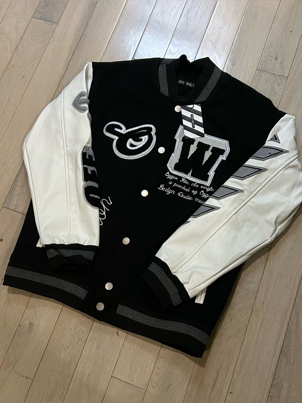 Label inside black jacket - Picture 1 of 6